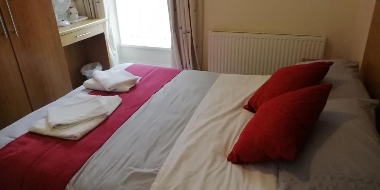 Отель The Hope And Anchor Goodwick Экстерьер фото